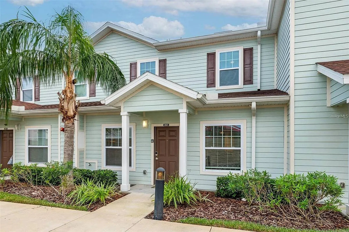 3 bed, 2.0 bath, 1300 sqft, $2,200 — Photo 1