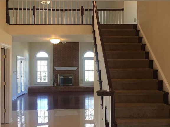 5th image of 8633 Oak Chase Cir