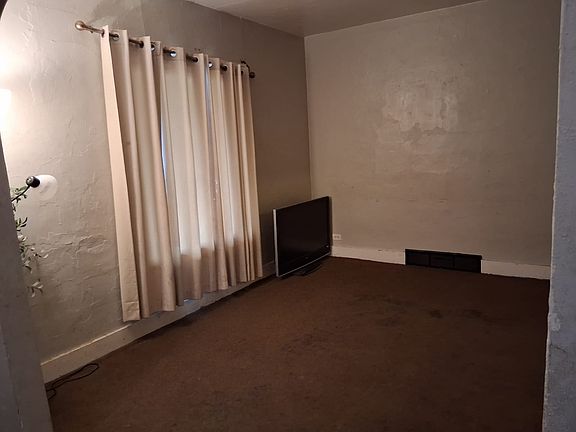 4th image of 1321 Wellesley Ave