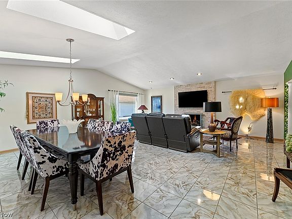 3rd image of 930 Pearson Cir