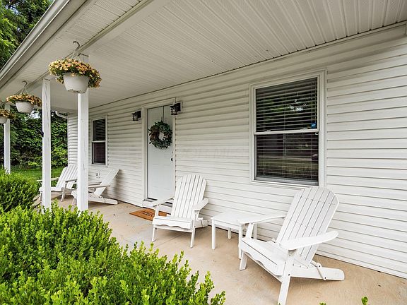 3rd image of 106 E Muskingum Dr