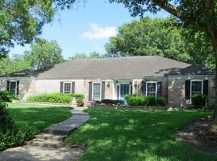 5303 Whittier Oaks Dr, Friendswood, TX 77546