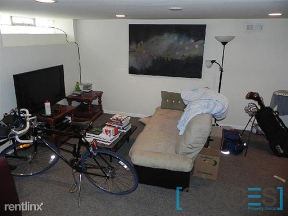 4th image of 2533 W Chicago Ave
