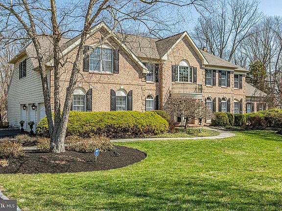 2nd image of 50 Stone Cliff Rd