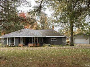 11348 Lake Rd, Otisville, MI 48463