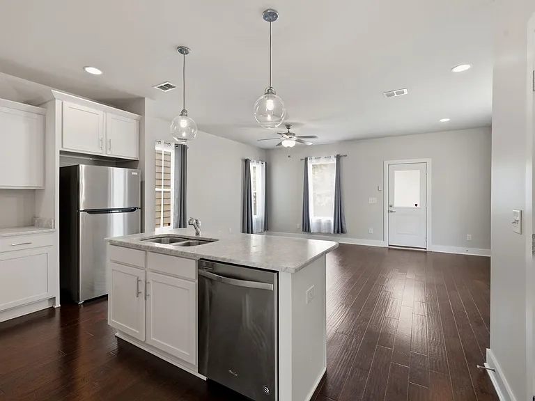 752 Cottage Park Dr — Photo 9