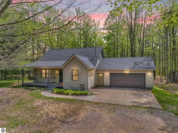 2560 S 25th Rd, Boon, MI 49618