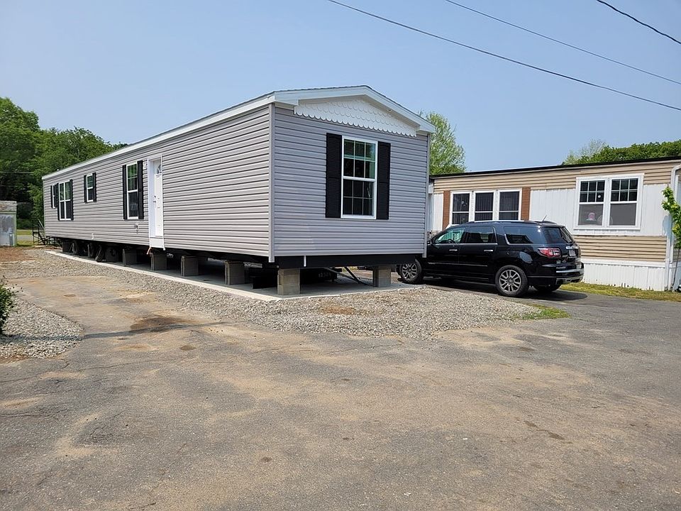 1st image of 286 Newbury St Lot 131