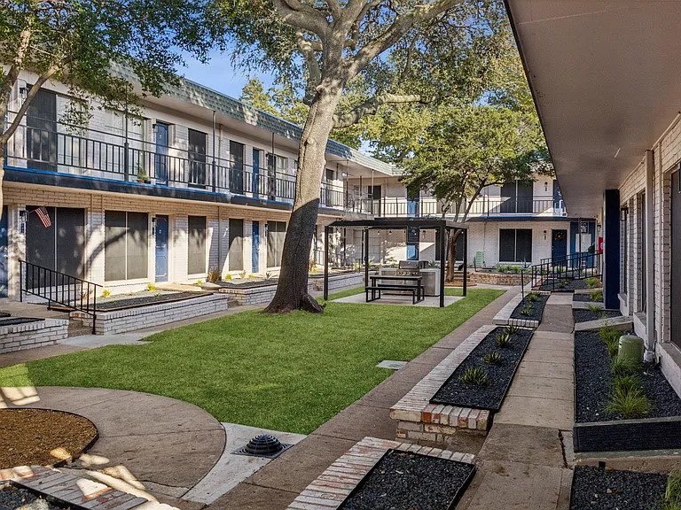 The Ashley at Bluffview Apartments — Photo 54