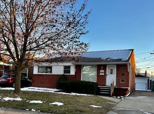 27637 Cambridge St, Garden City, MI 48135