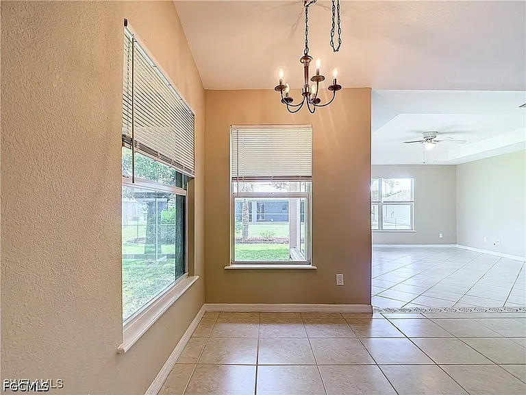1726 Trafalgar Pkwy — Photo 13