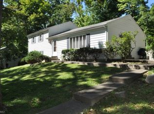 9 Canyon Rd, Denville, NJ 07834