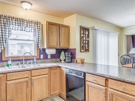 5th image of 75 Paddison Ave