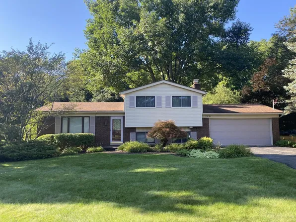 7291 Mustang Dr, Clarkston, MI 48346