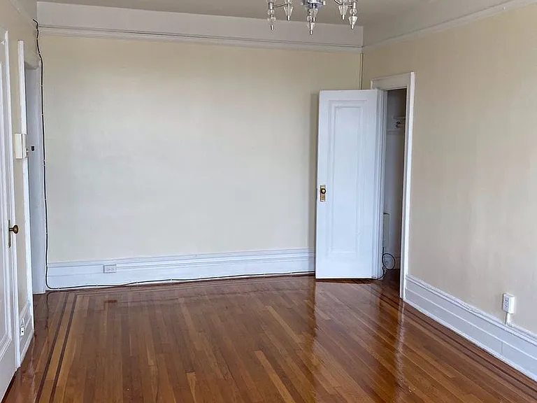 Sevilla Grande - Renovated Units at Journal Square Path — Photo 21