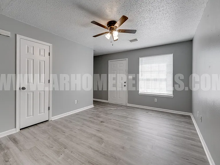 2405 Washington Ave — Photo 5