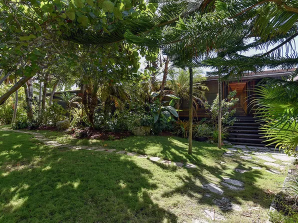 17338 Dolphin St, Sugarloaf Key, FL 33042