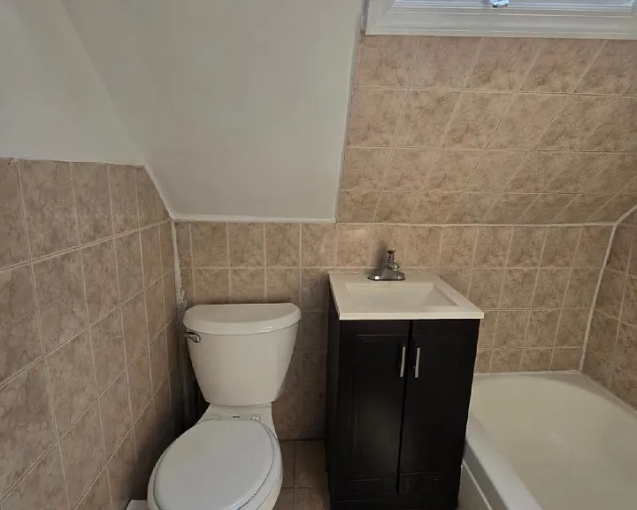 246 Leslie St #3L — Photo 9