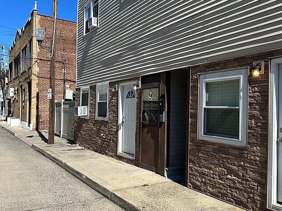 2nd image of 9 Pettit Pl