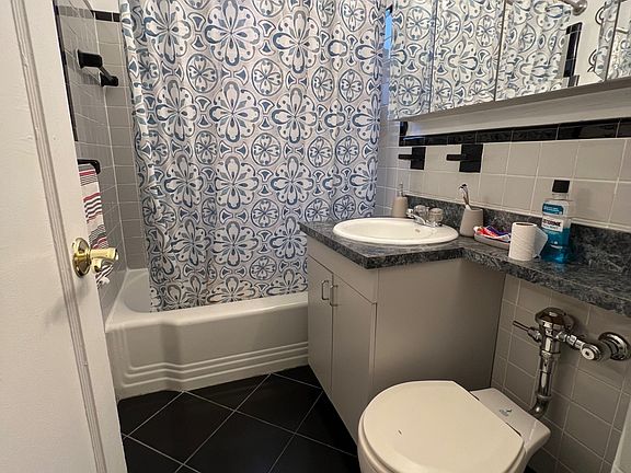 3rd image of 3105 Avenue V APT 3H