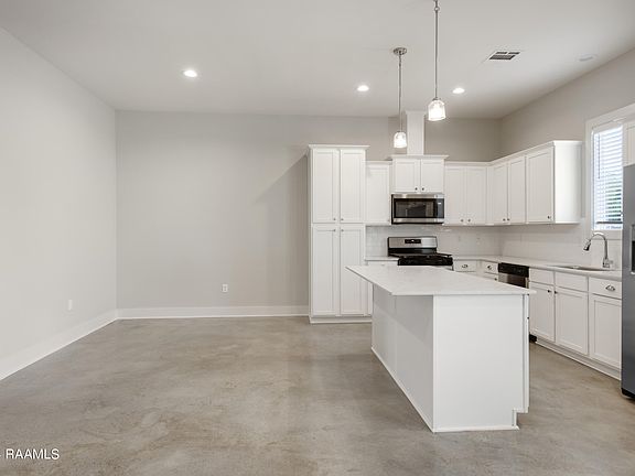 5th image of 301 Silver Star Ct