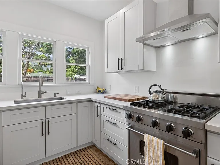 223 N Padre Juan Ave — Photo 16