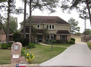 8215 Hollyleaf Dr, Spring, TX 77379
