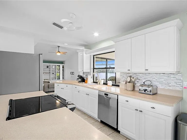 4530 W Coral Cir — Photo 16