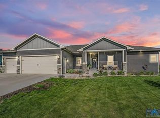 409 Mulligan Cir, Hartford, SD 57033