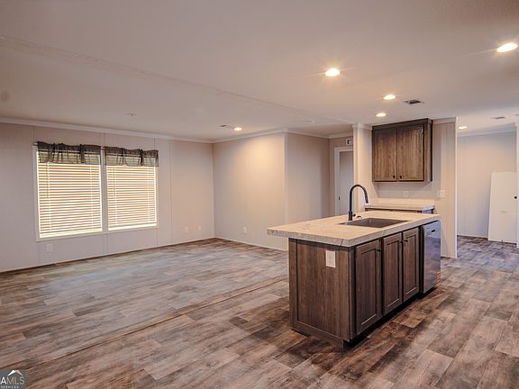 5th image of 1501 Launius Rd