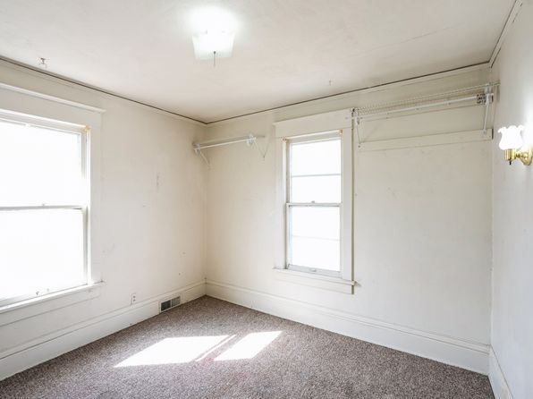 des-moines-iowa-251547765 picture