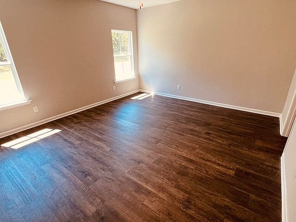 4th image of 137 Jerrie Lynn Blvd