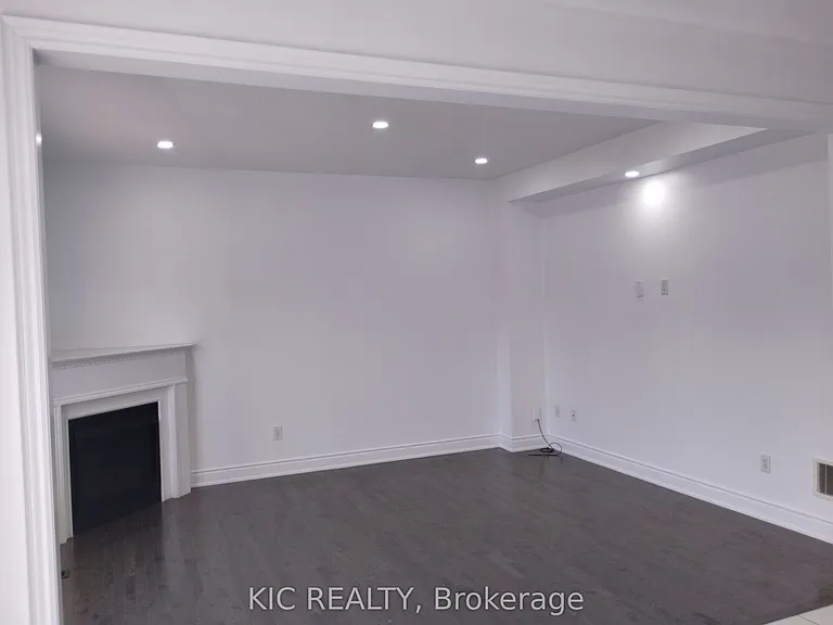 1461 Lormel Gate Ave #UPPER — Photo 3