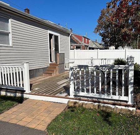 4th image of 1626 Essex Ave