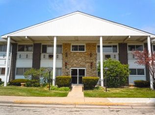 1312 Melrose Ave APT 105, Waukegan, IL 60085