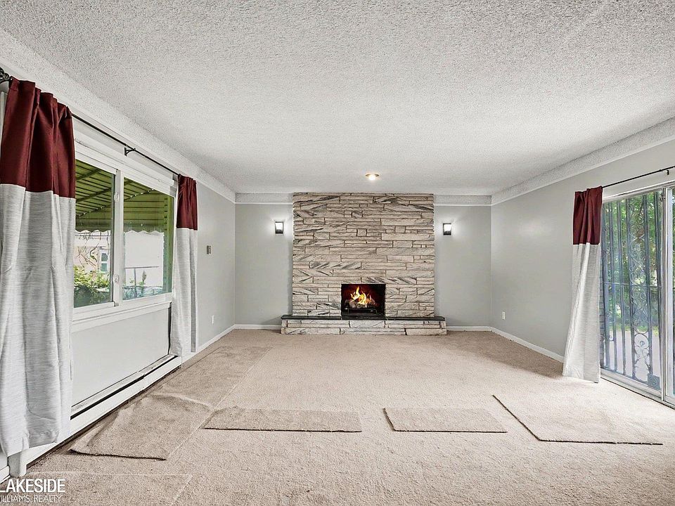 245 N Broadway St, photo 3