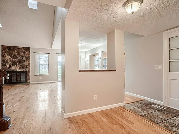 5th image of 2528 S Vaughn Way APT D