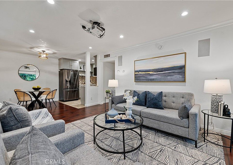 1st image of 5215 Balboa Blvd Unit 203