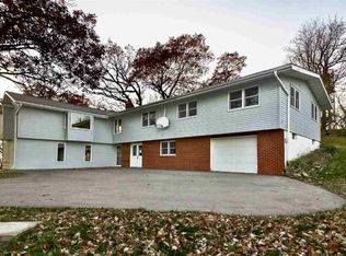 118 N Elizabeth Scales Mound Rd, Elizabeth, IL 61028