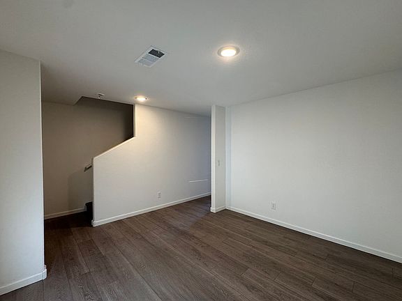5th image of 2189 E Arapaho Rd