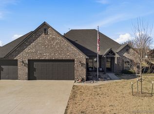 26498 Columbia Crest Dr, Claremore, OK 74019