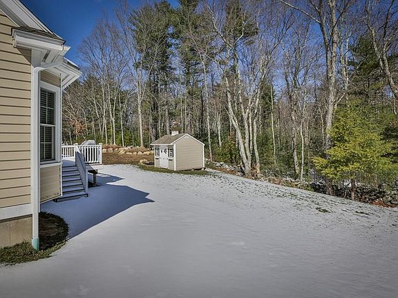 3rd image of 65 Mayflower Dr