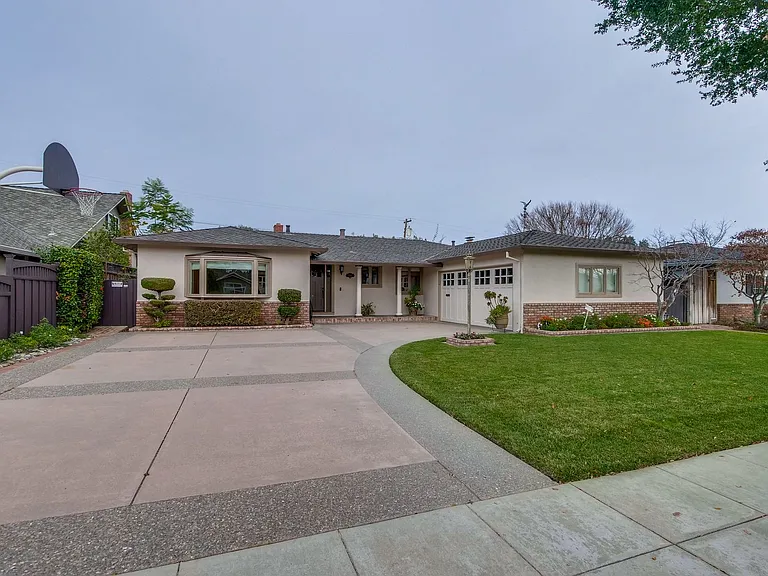 1593 Koch Ln — Photo 1