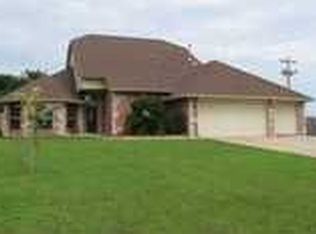 800 Out West Trl, Yukon, OK 73099