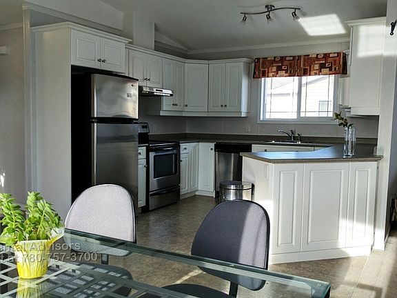 3rd image of 1028 Aspen Dr E
