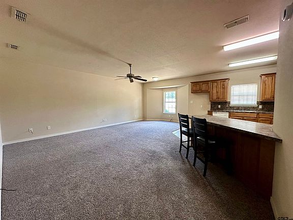 4th image of 404 S White Oak Rd