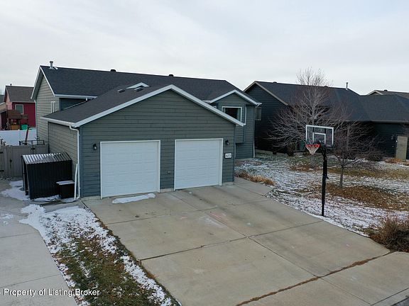 2nd image of 673 17th Ave E