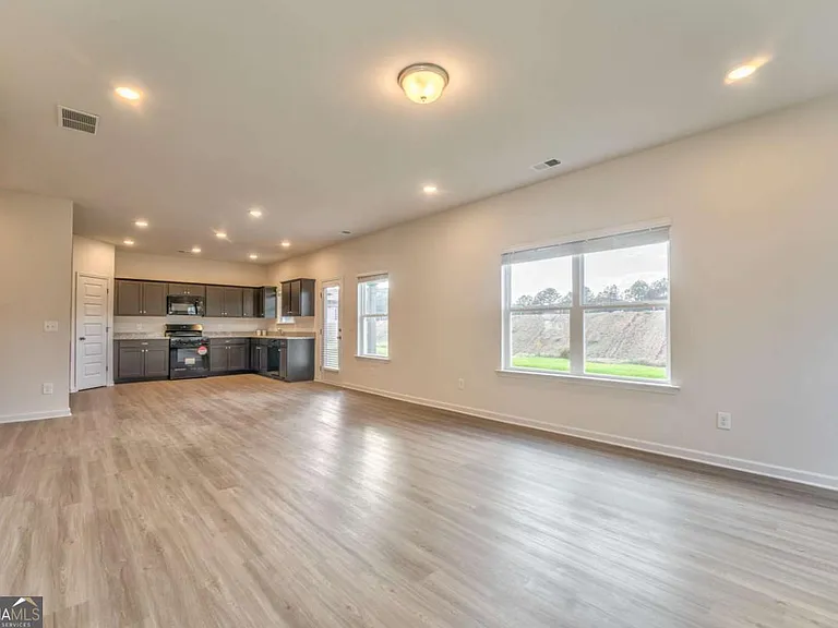 15 Bennett Way — Photo 8
