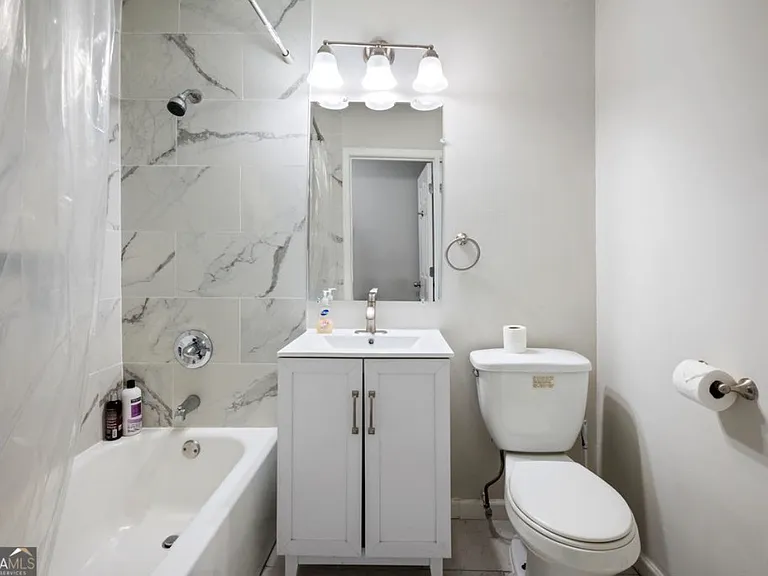 3175 Westwood Dr — Photo 7