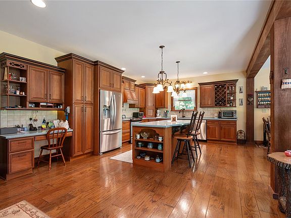 5th image of 1222 Spring Rd